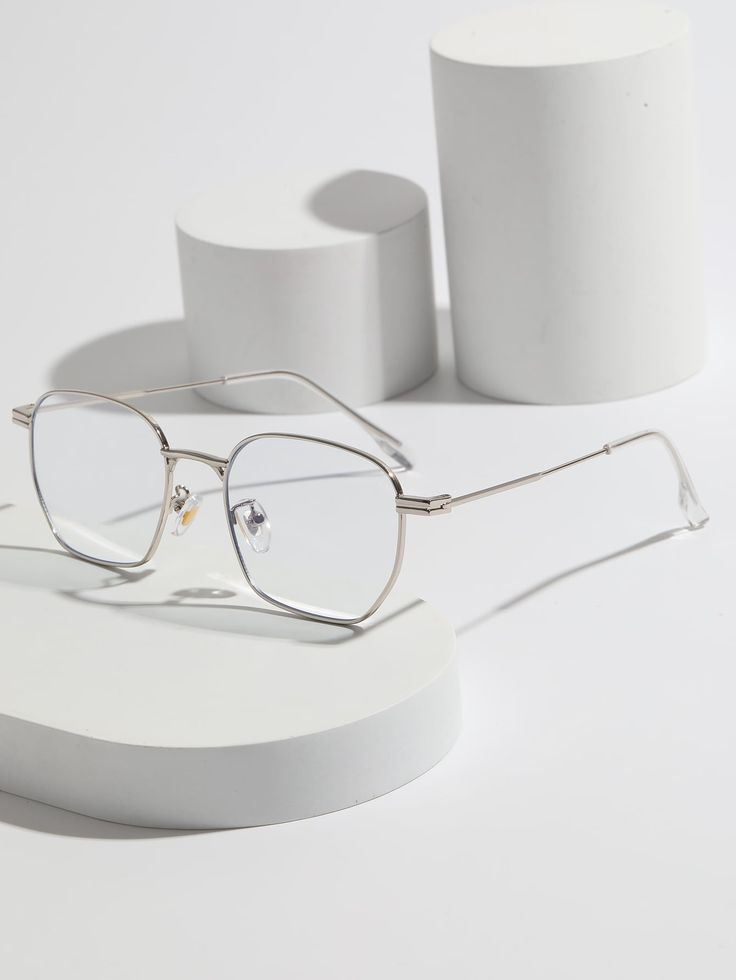 👓 แว่นสายตา & แว่นกรองแสง ไอเท็มจำเป็นของคนยุคดิจิทัล เลือกอย่างไรให้เหมาะกับคุณที่สุด?