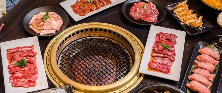 🥩 หมูกระทะ vs ปิ้งย่าง — สองความอร่อยที่เหมือนกันแค่ตรงคำว่า “ย่าง”