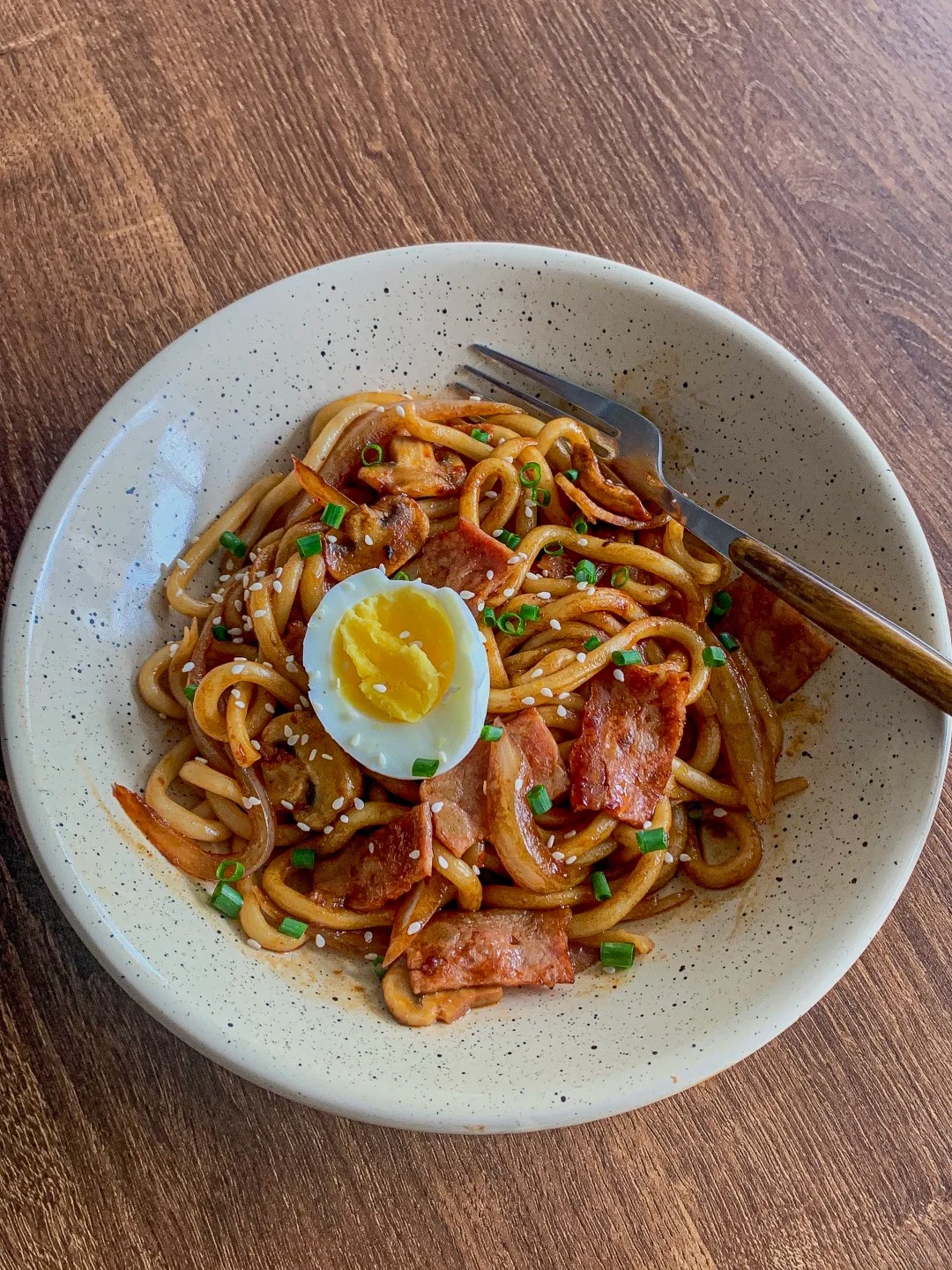 🍜 อุด้งผัดเบคอนเผ็ด: ทำง่ายติดใจ!