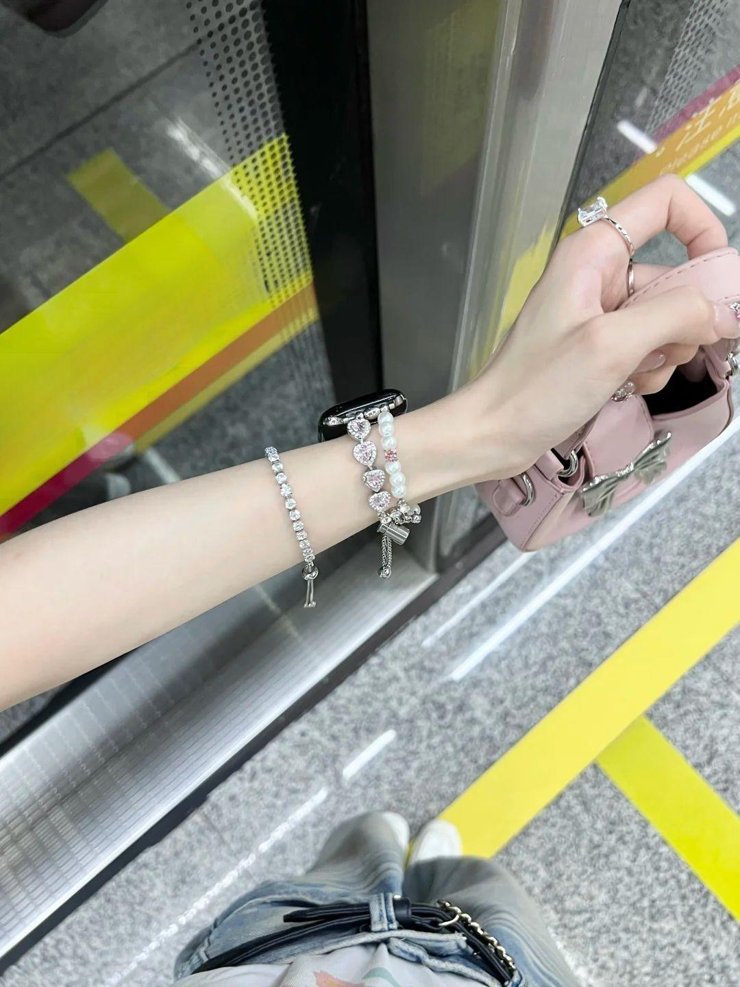 ✨ช่วงเวลาส่องแสงบนรถไฟฟ้า✨