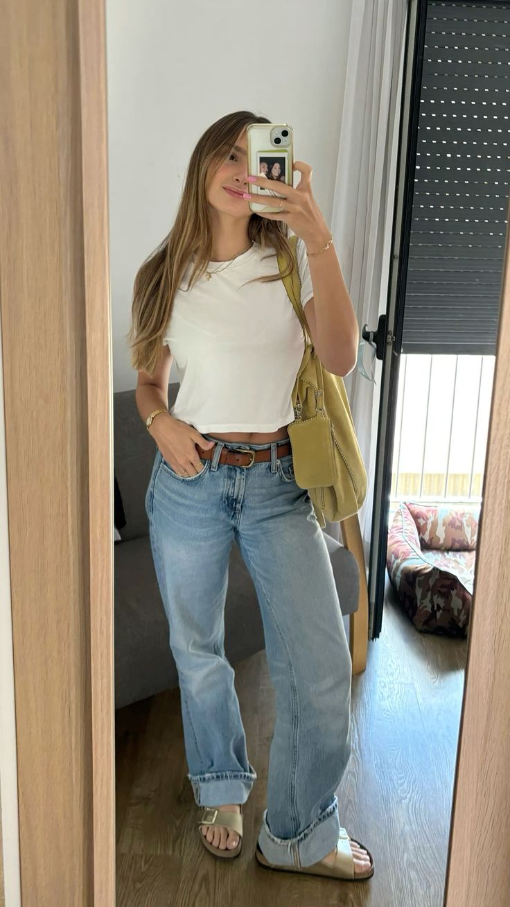BIRKENSTOCK รองเท้าแตะในตำนานที่มากกว่าความสบาย — ทำไมทุกคนถึงหลงรักแบรนด์นี้