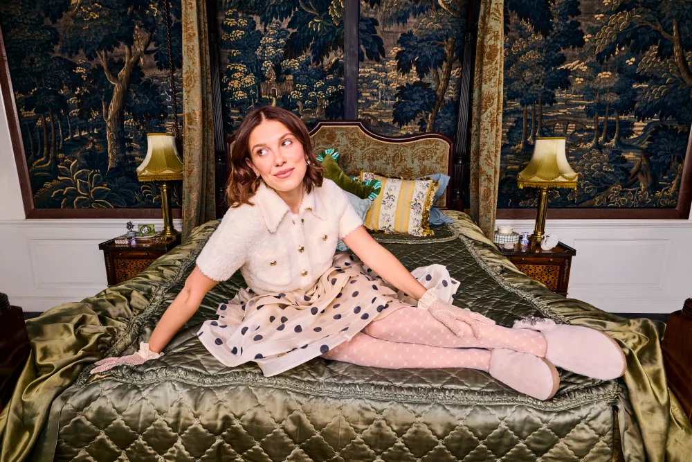 Millie Bobby Brown กับบทบาทแบรนด์แอมบาสเดอร์ของ Crocs และแคมเปญ “Cozy”