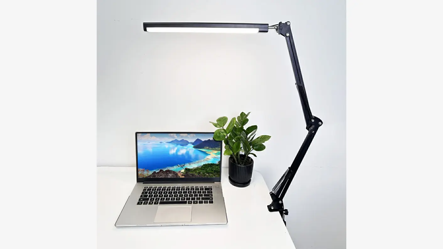 ไอเทมแนะนำ: โคมไฟ LED ถนอมสายตา สำหรับโต๊ะทำงานและอ่านหนังสือ