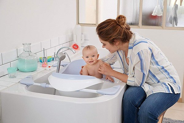 วิธีอาบน้ำลูกน้อยให้ปลอดภัย: เคล็ดลับสำหรับคุณพ่อคุณแม่มือใหม่
