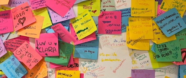 Post-it ไอเดียเล็ก ๆ จากความผิดพลาด ที่อยู่บนโต๊ะทำงานของทุกคน
