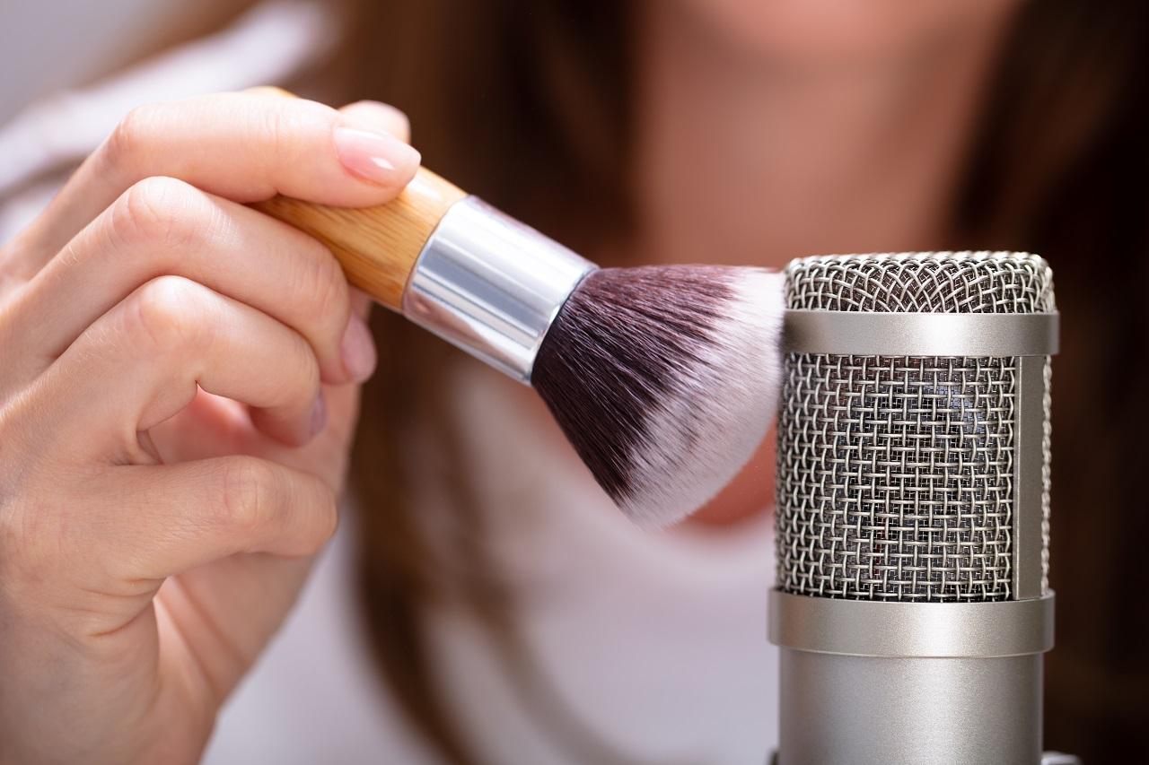 เหตุผลที่คนชอบฟัง ASMR เสียงกระซิบที่ทำให้โลกเบาลงกว่าที่คิด