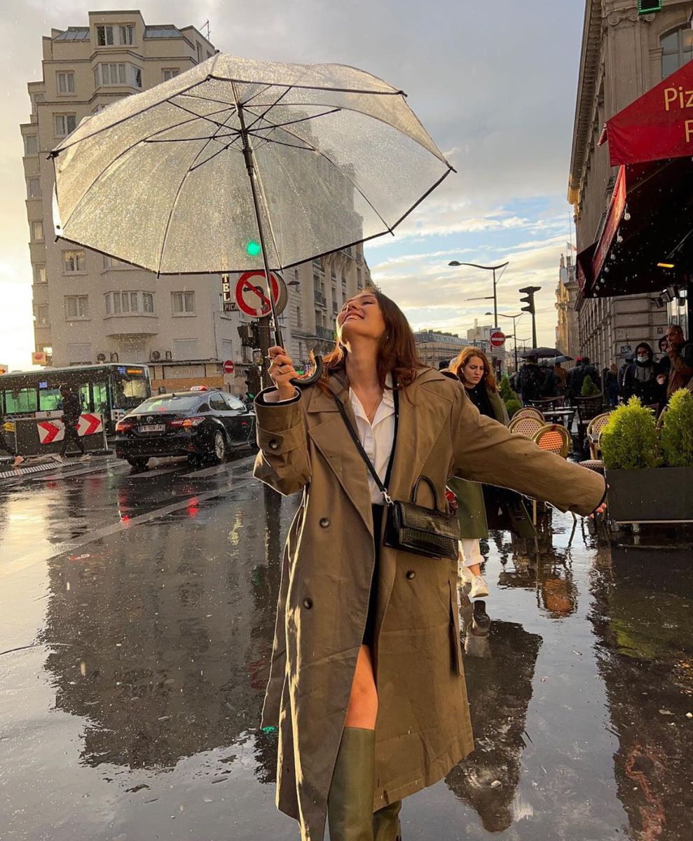 หน้าฝนแบบนี้ อย่าปล่อยให้เส้นผมพังเพราะฝน 🌧️