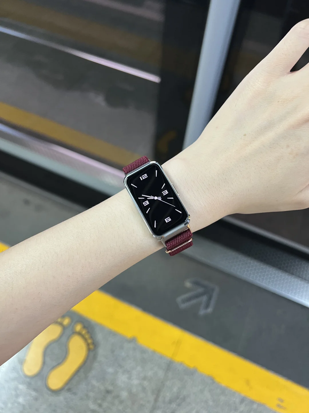 🍷 Huawei Band 10 + สายสีแดงไวน์สุดปัง! 🌟