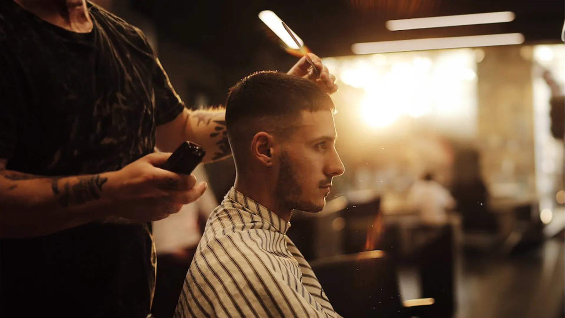 อยากตัดผมทรง Buzz Cut สำหรับหน้าร้อนไหม? นี่คือเคล็ดลับจากผู้เชี่ยวชาญเกี่ยวกับวิธีรักษาทรง Buzz Cut ของคุณ