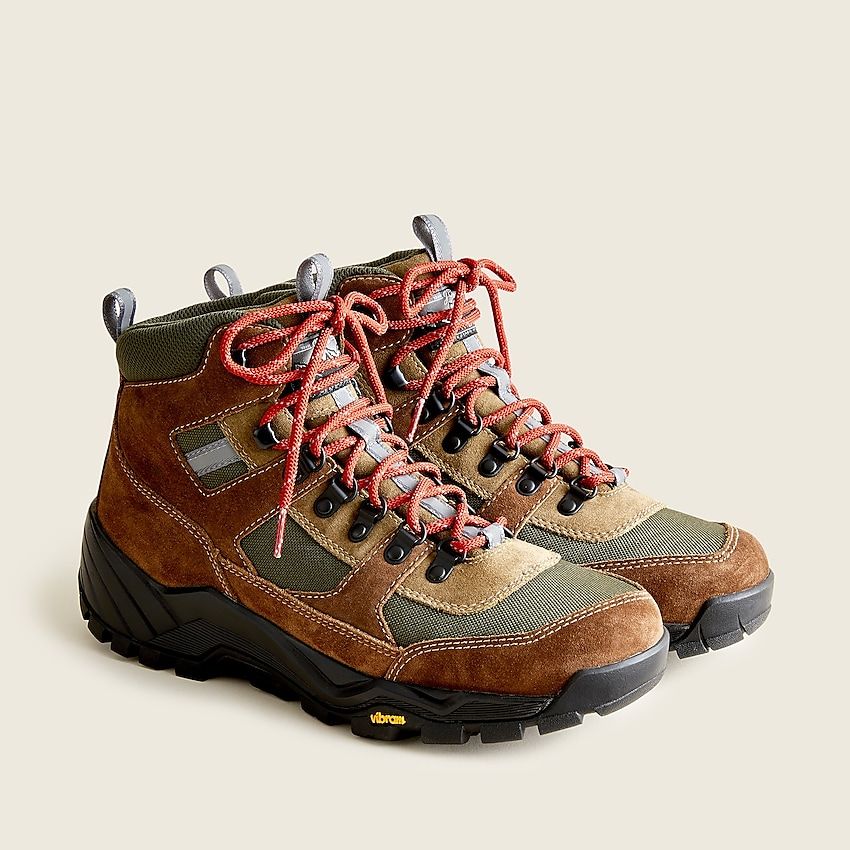 🥾✨ รองเท้าสำหรับแคมปิ้ง ไอเท็มสำคัญของสาย Outdoor – เพราะรองเท้าที่ดีช่วยให้ทุกก้าวของคุณปลอดภัยและสนุกขึ้นหลายเท่า