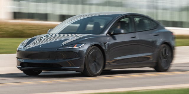 รถยนต์ไฟฟ้า 4 รุ่นที่ขายดีที่สุดในปี 2025 และผู้ชนะยังคงเป็น Tesla