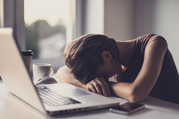 Burnout เมื่อไฟในตัวหมด พลังงานชีวิตหมด! วิธีจัดการภาวะหมดไฟของมนุษย์แรงงาน