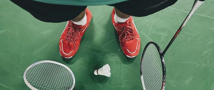 รองเท้าแบดมินตัน คู่ใจของนักตีลูกขนไก่