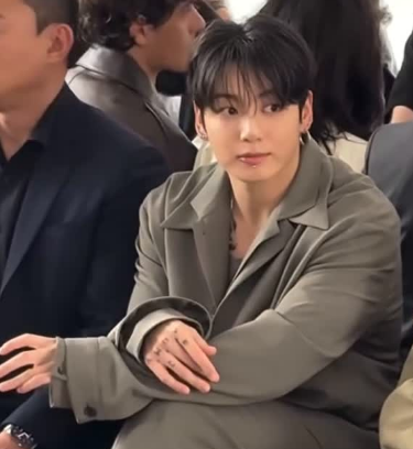 จองกุก BTS ปลุกกระแสโลกแฟชั่น! โมเมนต์สุดปังบนเวที Calvin Klein ที่ NYFW 2025