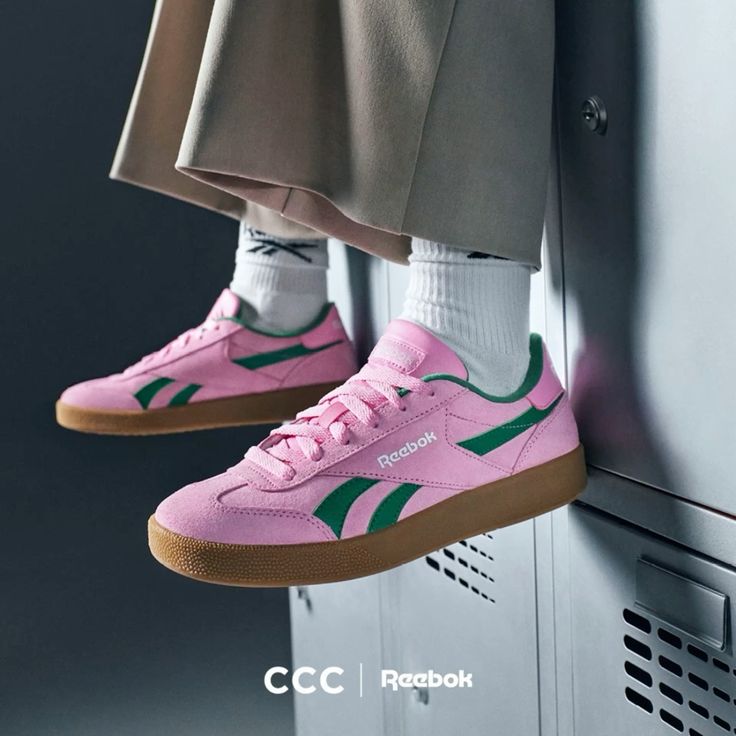 REEBOK รองเท้าเท่ใส่สบาย ดีไซน์คลาสสิกที่ไม่เคยตกยุค