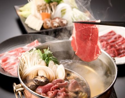 🥢 ชาบู vs สุกี้ ต่างกันตรงไหน แล้วแบบไหนอร่อยกว่ากันนะ?