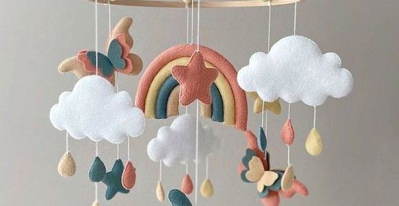 โมบายของเล่นเด็ก ง้อแงแค่ไหนก็หายร้อง ตัวช่วยพัฒนาการที่พ่อแม่ยุคใหม่ไม่ควรมองข้าม