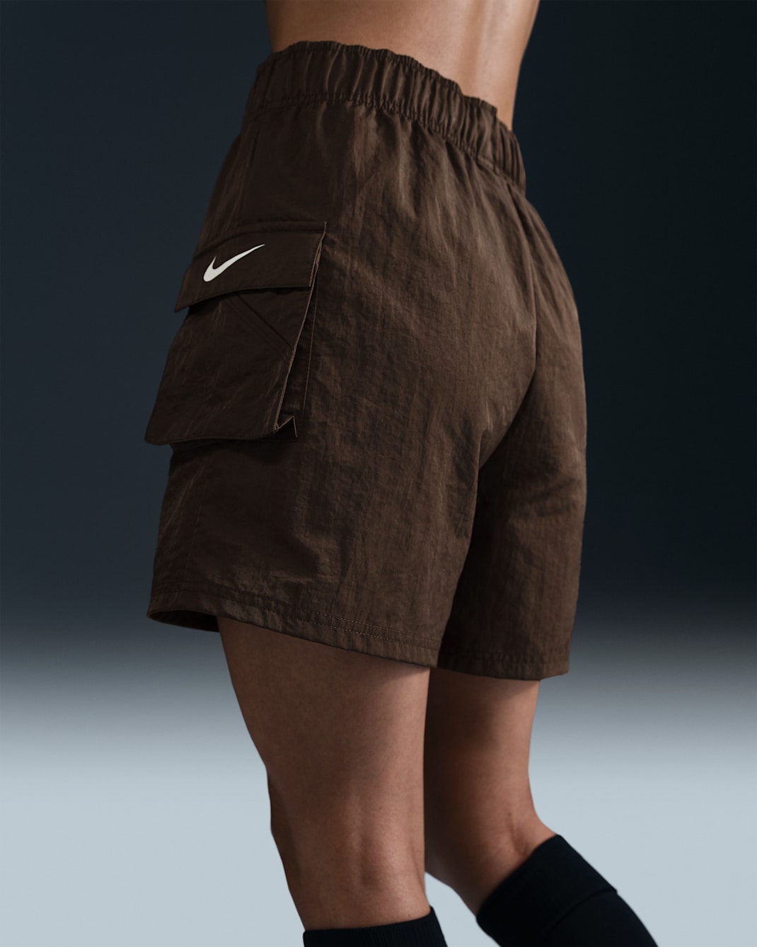 Nike Women's Sportswear Essential Shorts – Baroque Brown: กางเกงขาสั้นสุดมินิมอล ใส่ได้ทุกลุคจากแบรนด์ระดับโลก
