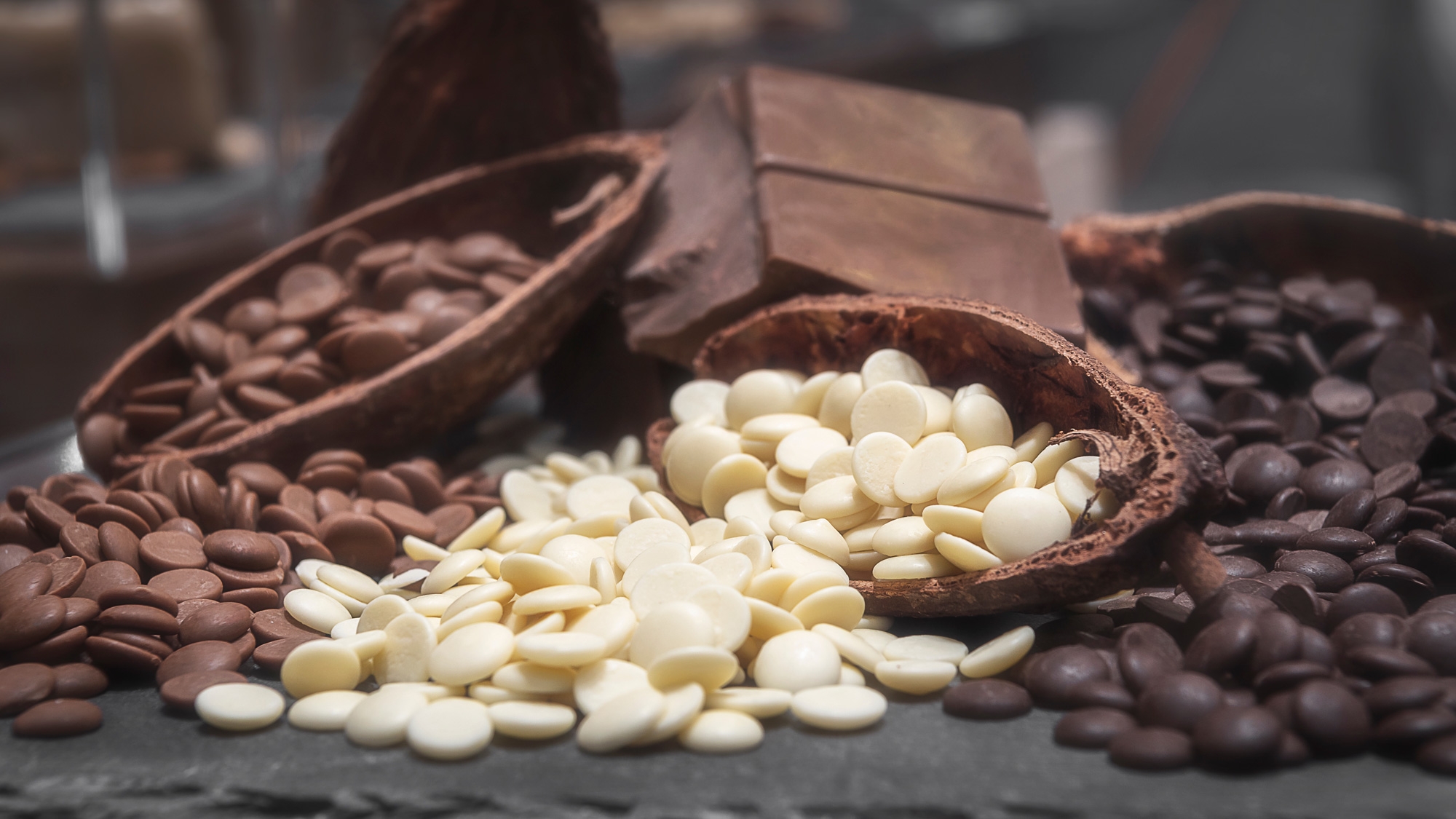 คอมพาวด์ช็อกโกแลต (Compound Chocolate) คืออะไร? ใช้ทำอะไร? ต่างจากช็อกโกแลตปกติยังไง?