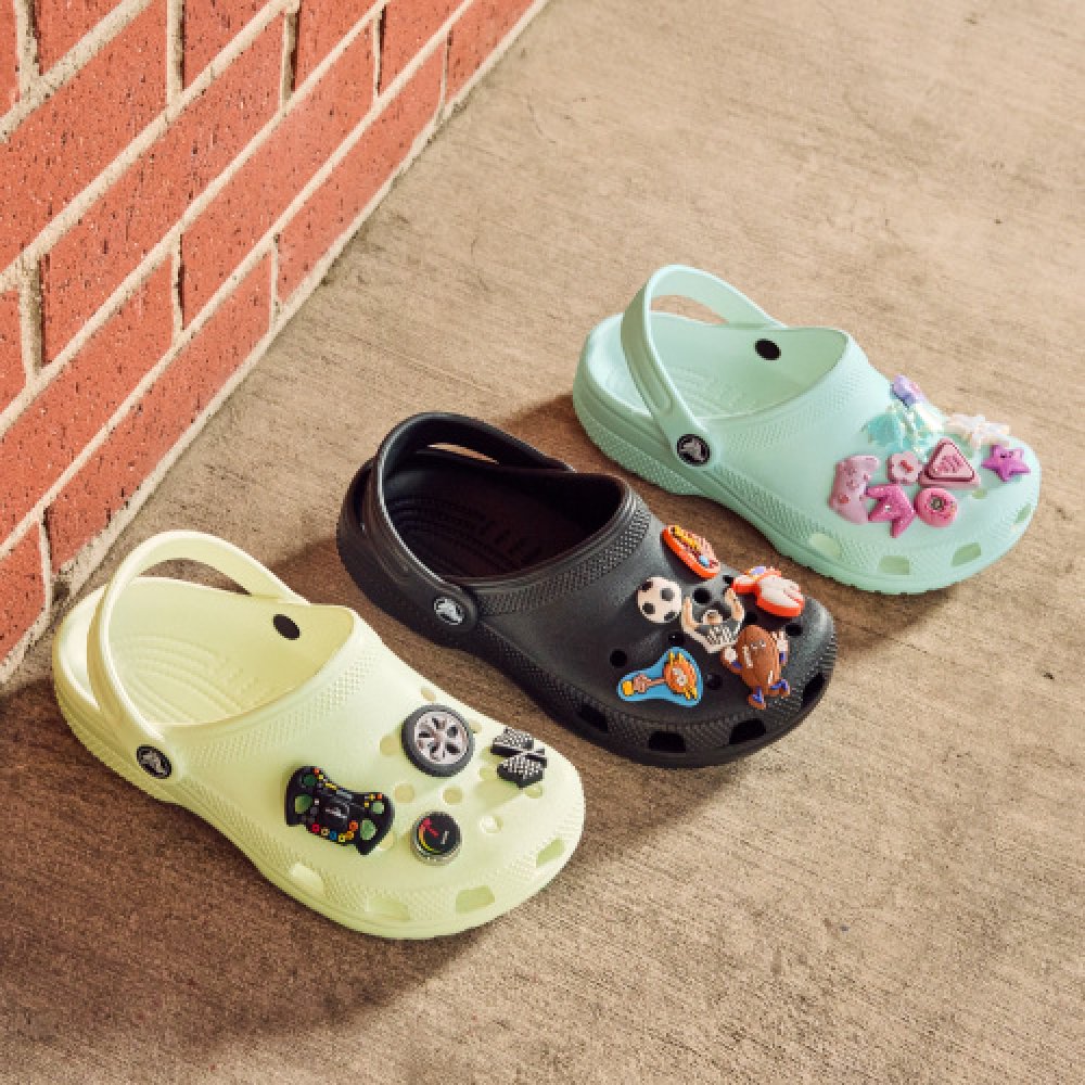 CROCS รองเท้าลำลองผู้หญิง — ใส่สบาย เท่ได้ทุกวัน พร้อมแนะนำรุ่นยอดฮิต 2025