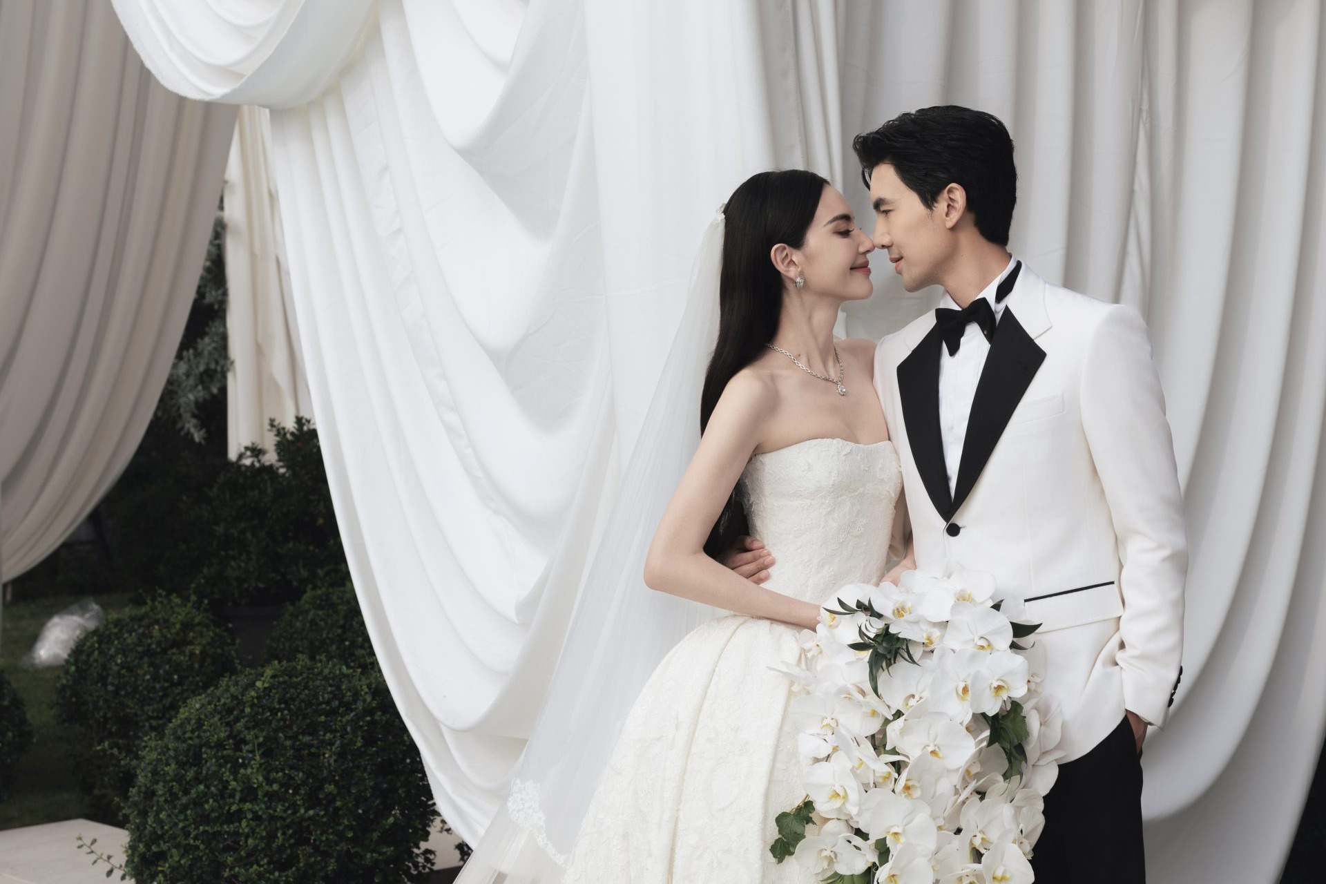ใหม่–เต๋อ กับชุดวิวาห์สุดหรูจาก Gucci ที่สะกดทุกสายตา ดั่งงานเทพนิยาย