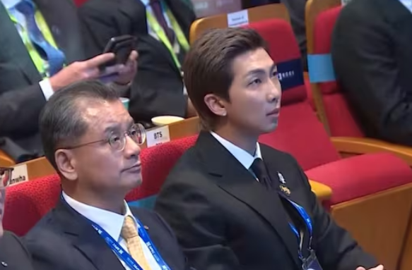 RM กับการกล่าวสุนทรพจน์ประวัติศาสตร์ที่ APEC CEO Summit Korea 2025 “K-Pop & Creativity” ข้ามพรมแดนสู่อุตสาหกรรมโลก