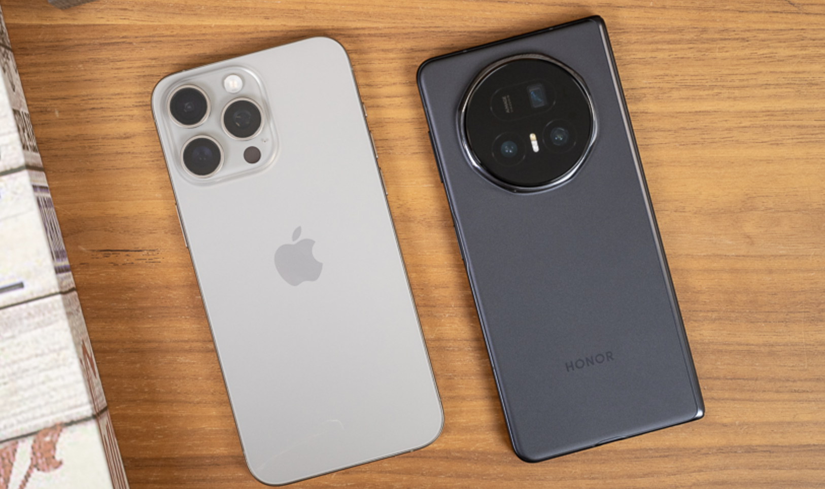 รีวิว Honor Magic V5: โทรศัพท์หน้าจอพับ AI สร้างมาตรฐานใหม่ด้านความเบา ประสิทธิภาพ และการถ่ายภาพ