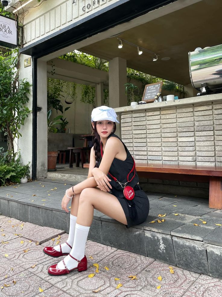 รองเท้า Mary Jane เทรนด์ความน่ารักแบบมีสไตล์ที่กลับมาแรงอีกครั้ง
