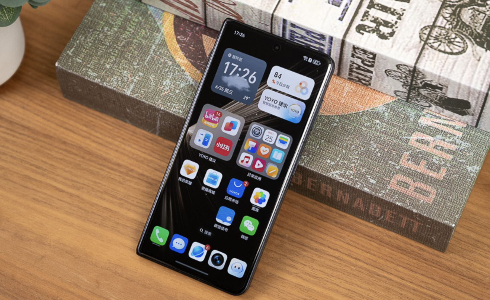 รีวิว Honor Magic V5: โทรศัพท์หน้าจอพับ AI สร้างมาตรฐานใหม่ด้านความเบา ประสิทธิภาพ และการถ่ายภาพ