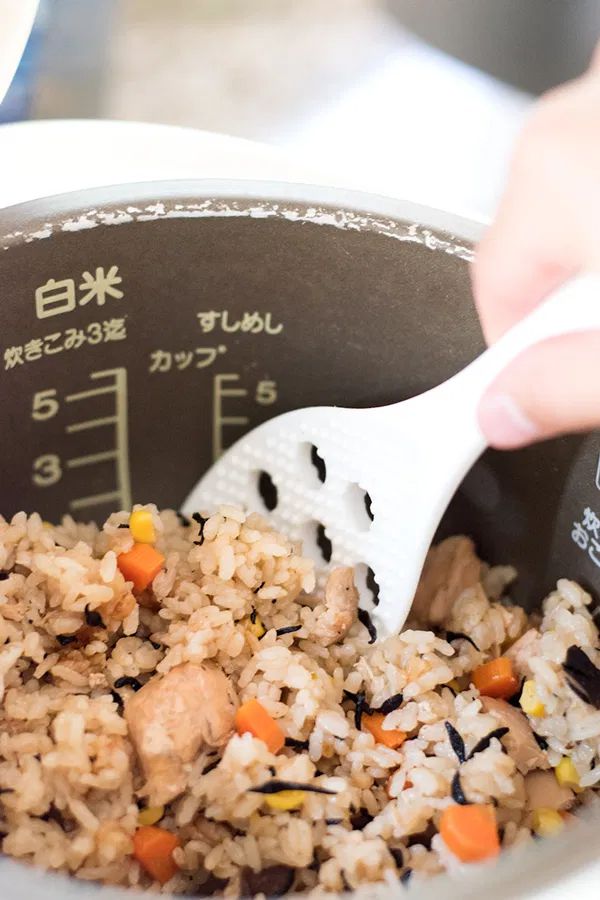 🍚 กลิ่นข้าวสวยร้อน ๆ จากหม้อหุงข้าวที่ทำให้บ้านอบอุ่น