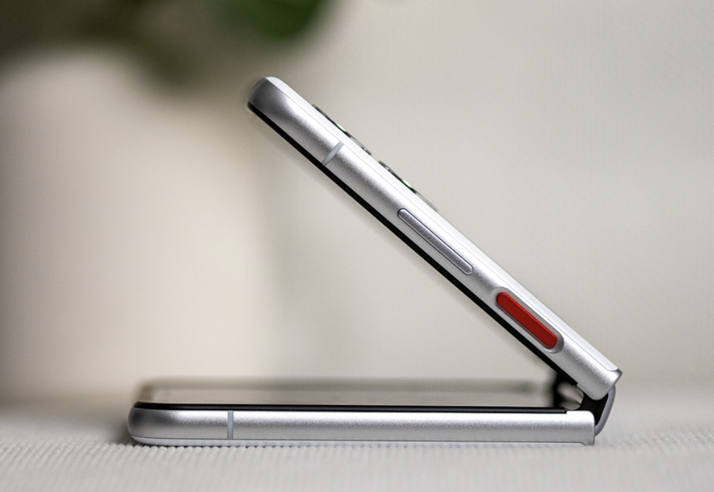 nubia Flip 2: ความมหัศจรรย์แห่งความประหลาดใจในอุปกรณ์พับได้ขนาดเล็ก เปิดประสบการณ์ใหม่แห่งเทคโนโลยีและความอบอุ่น