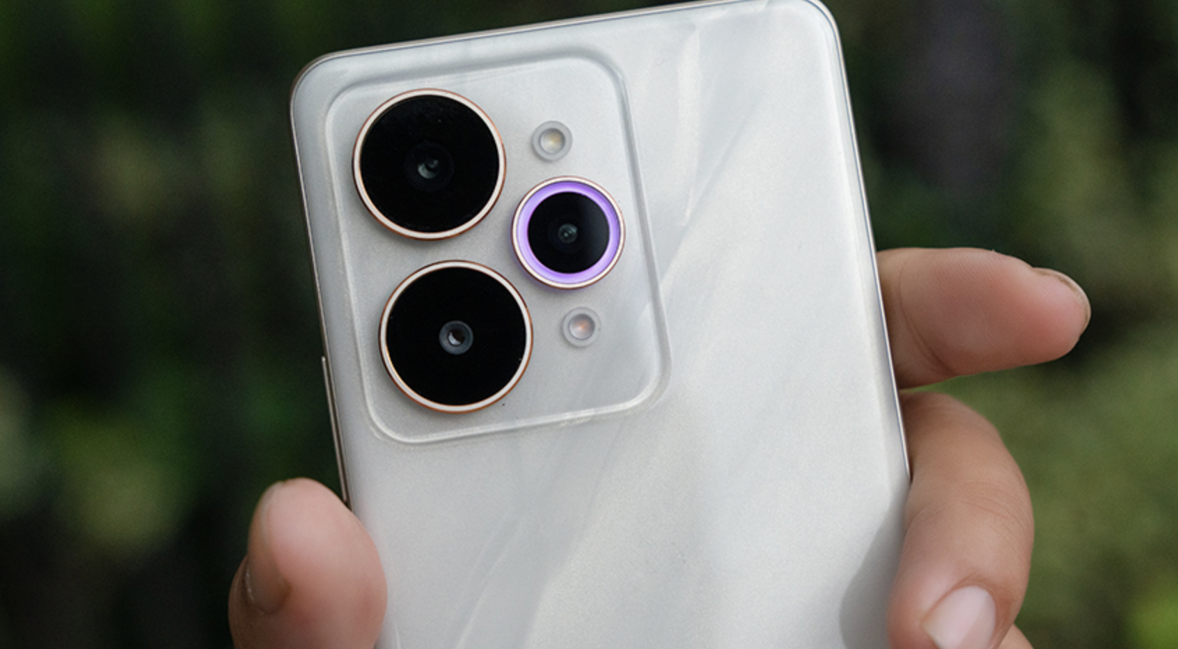 รีวิว realme 15 Pro 📱 สมาร์ทโฟนดีไซน์บางเบา แบตอึด ใช้งานยาวนาน พร้อมกล้องกลางคืนสุดเฉียบ สำหรับคนรุ่นใหม่ที่รักการถ่ายภาพ!