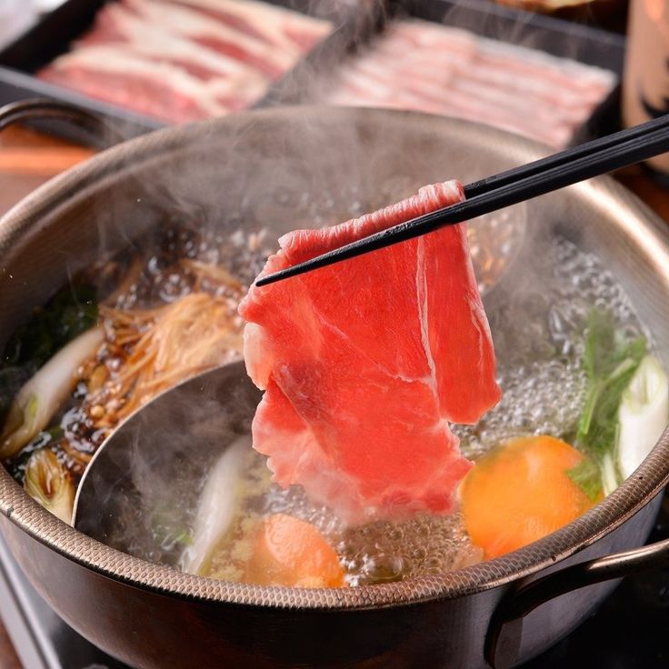 🥢 หมูกระทะ vs ชาบู — ความสุขสองแบบที่ไม่มีใครแทนใครได้