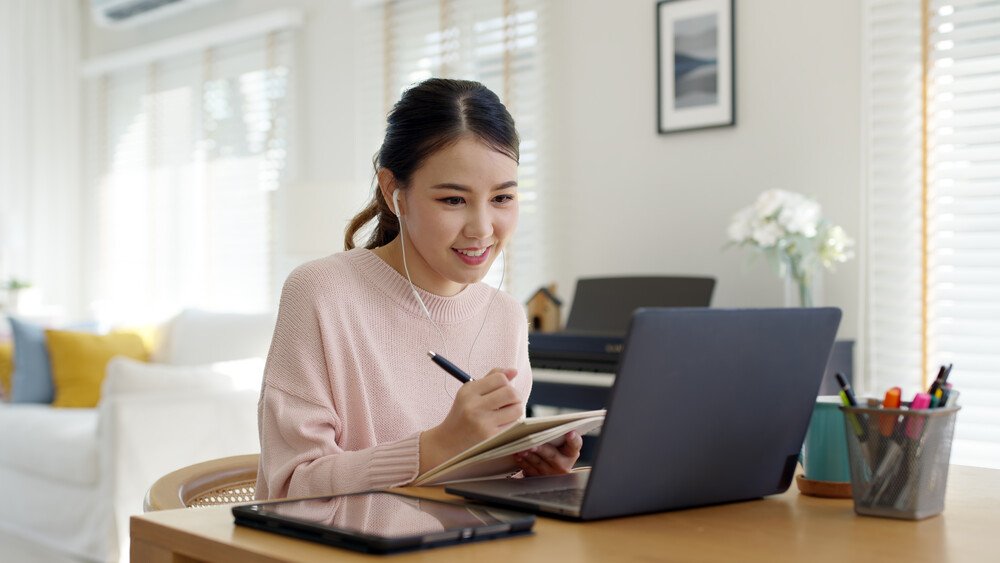 Electronic Devices สำหรับคนทำงานที่บ้าน เพราะการทำงานจากบ้านจะราบรื่นขึ้นมาก ถ้ามีตัวช่วยที่ “ฉลาด” และ “เข้าใจเรา”