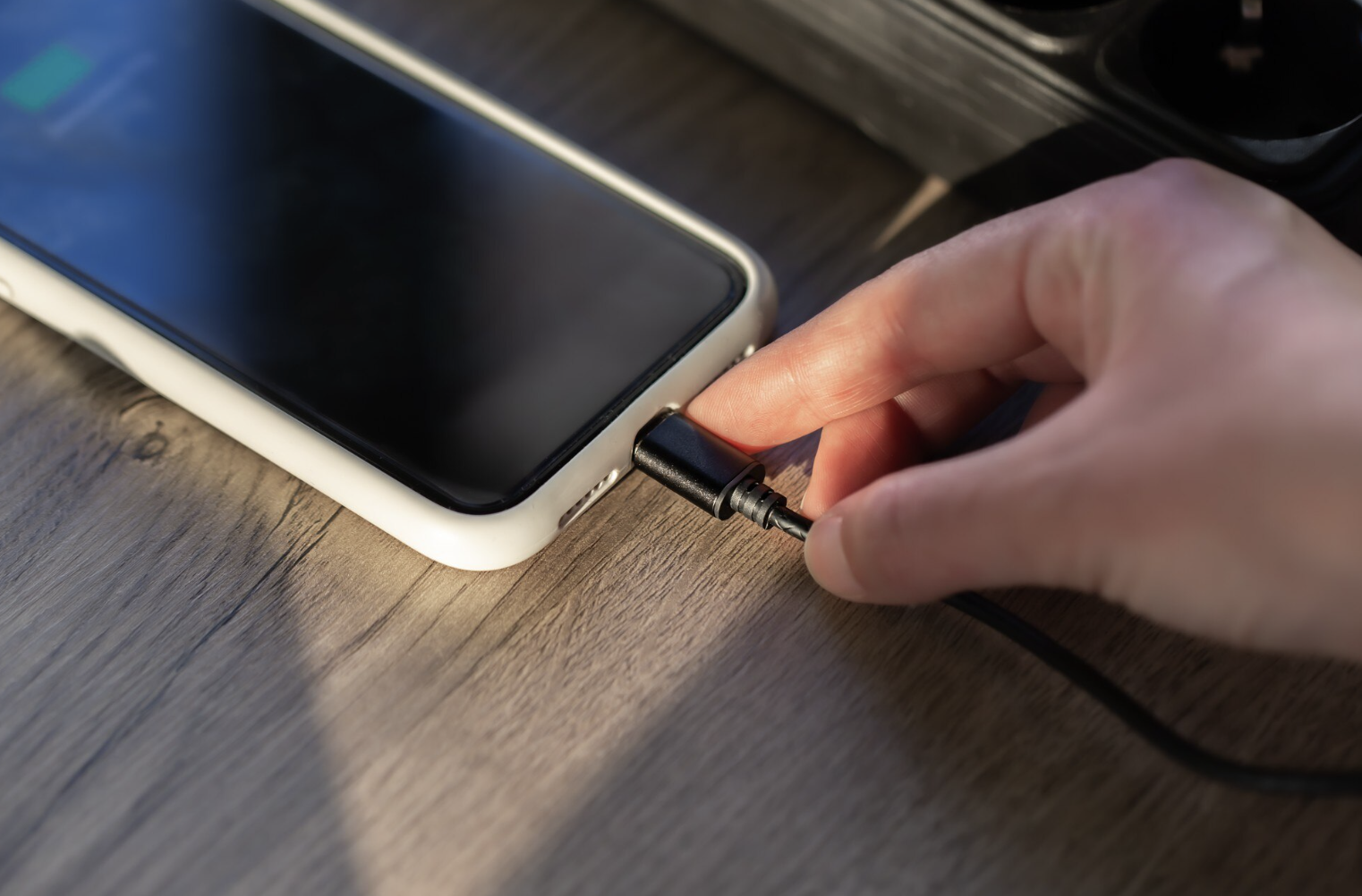 “Fast Charger เทคโนโลยีชาร์จเร็ว เปลี่ยนชีวิตให้ไวขึ้นในยุคที่ทุกวินาทีมีค่า”