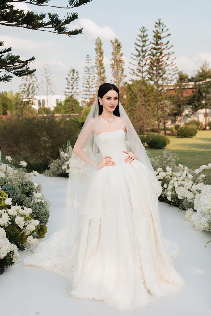 ใหม่–เต๋อ กับชุดวิวาห์สุดหรูจาก Gucci ที่สะกดทุกสายตา ดั่งงานเทพนิยาย