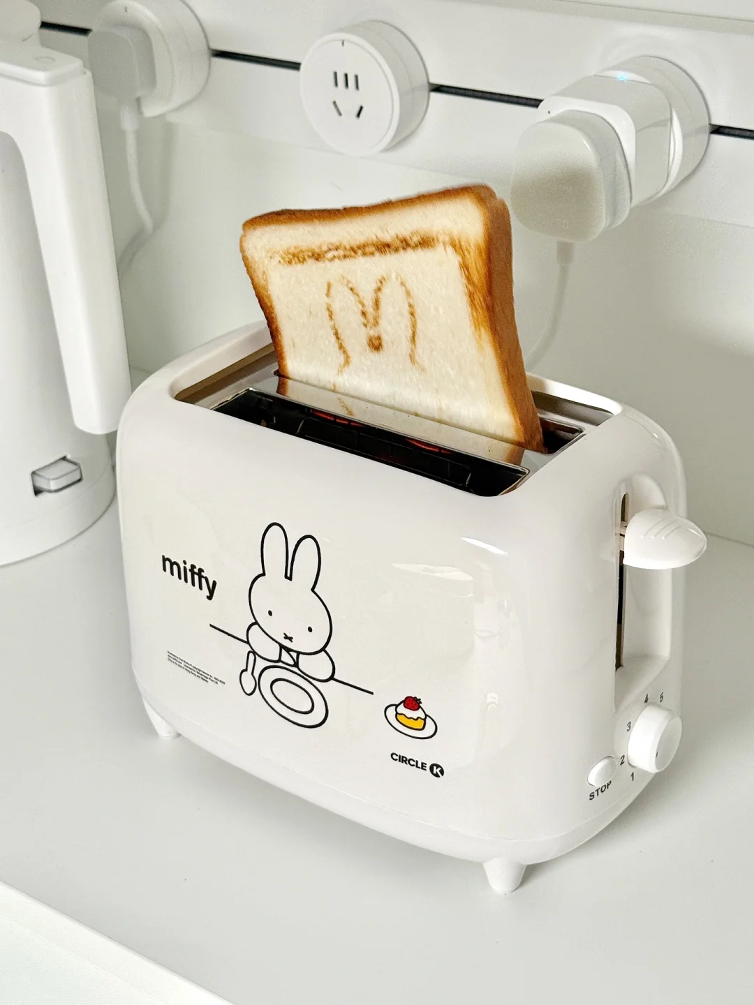 🍞: เป็นเจ้าของเครื่องปิ้งขนมปัง 𝗠𝗶𝗳𝗳𝘆!