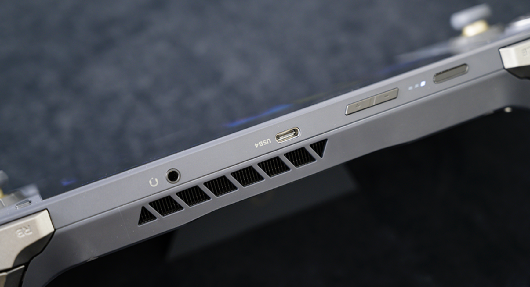 เครื่องเล่นเกมพกพา Zotac ZONE: สวยงามและสนุกสนาน แหล่งแห่งความสุขระหว่างเดินทาง