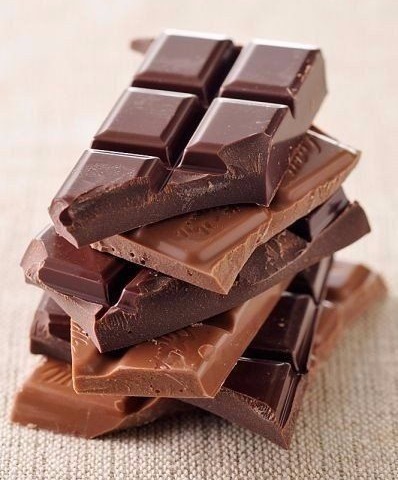 🍫 ดาร์กช็อกโกแลต vs มิลค์ช็อกโกแลต ต่างกันยังไง?