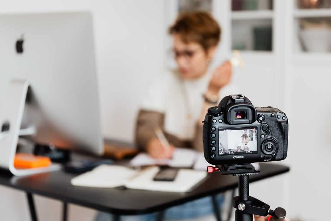 อยากเริ่มทำ VLOG? 3 กล้องยอดนิยมที่สายคอนเทนต์ต้องมี!