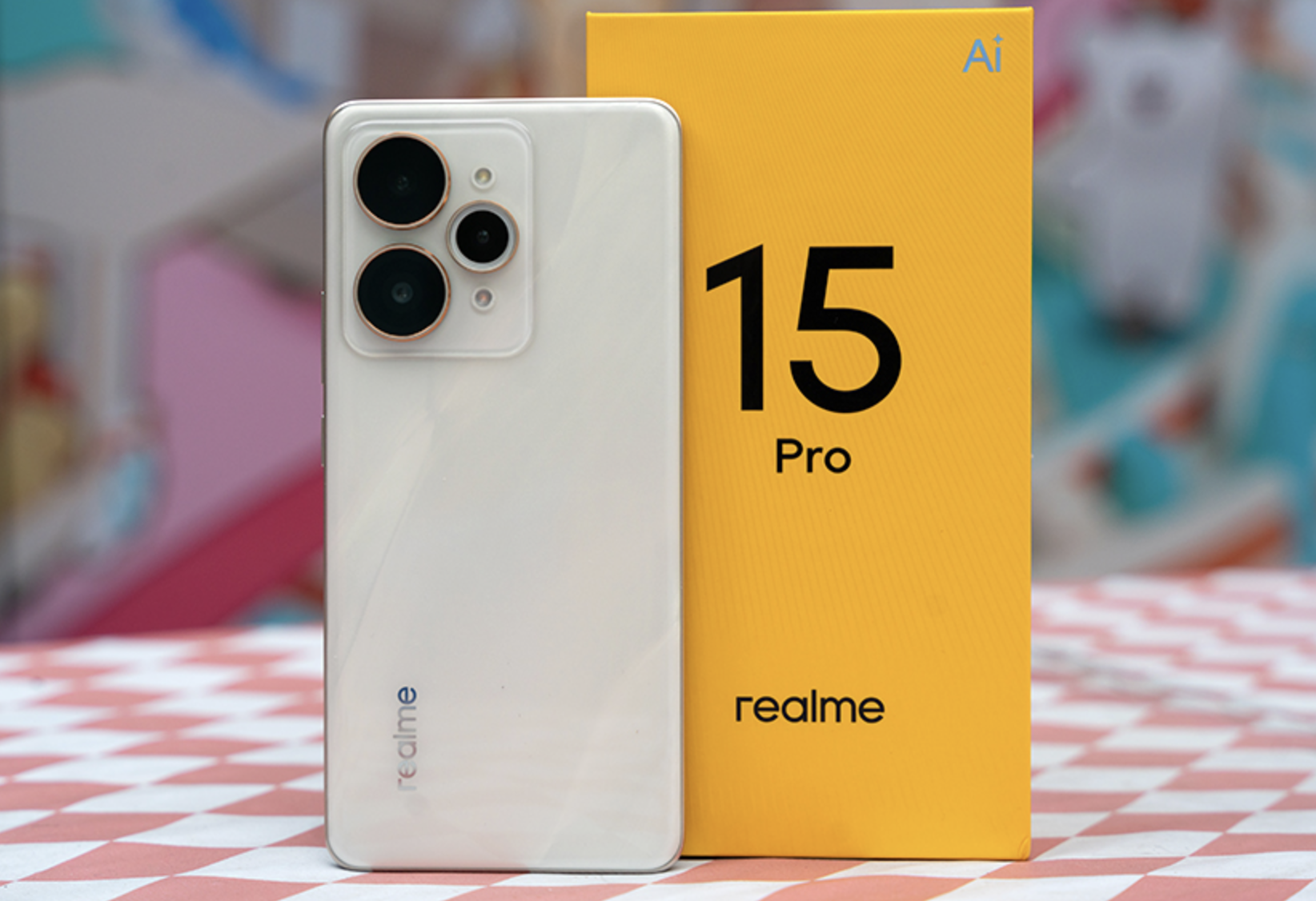 รีวิว realme 15 Pro 📱 สมาร์ทโฟนดีไซน์บางเบา แบตอึด ใช้งานยาวนาน พร้อมกล้องกลางคืนสุดเฉียบ สำหรับคนรุ่นใหม่ที่รักการถ่ายภาพ!
