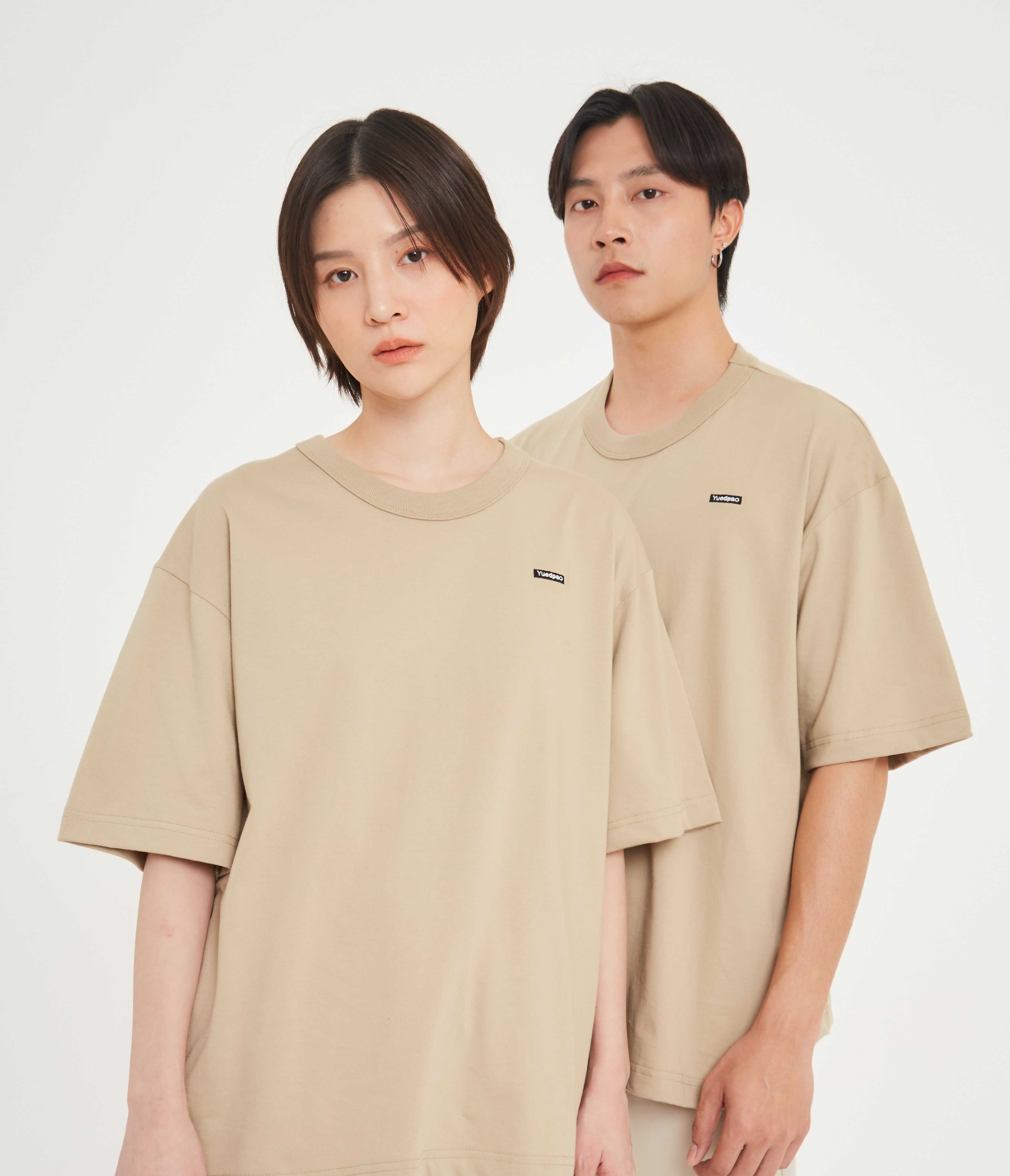 เสื้อ YUEDPAO เรียบ ง่าย แต่มีสไตล์ในแบบที่ไม่ต้องพยายาม