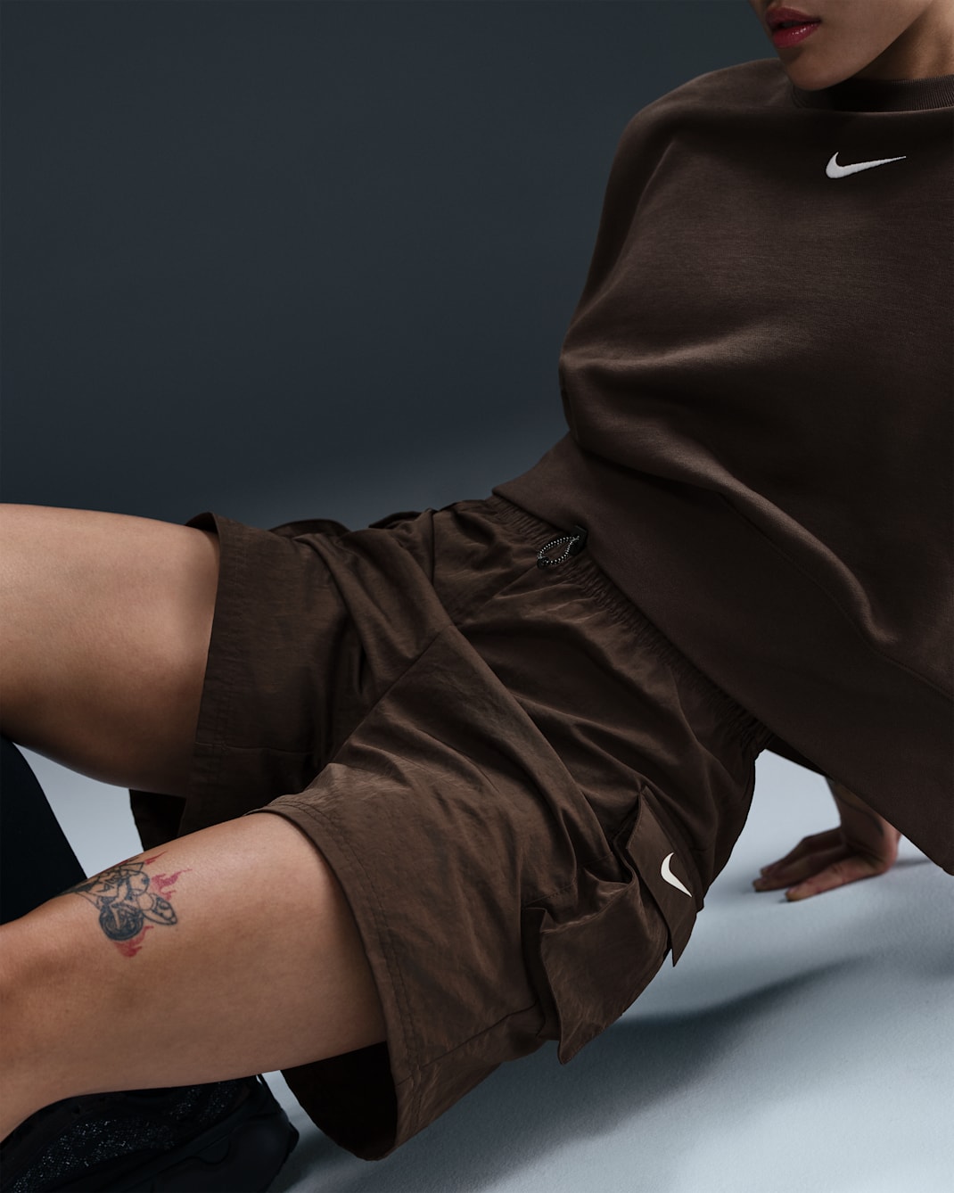 Nike Women's Sportswear Essential Shorts – Baroque Brown: กางเกงขาสั้นสุดมินิมอล ใส่ได้ทุกลุคจากแบรนด์ระดับโลก