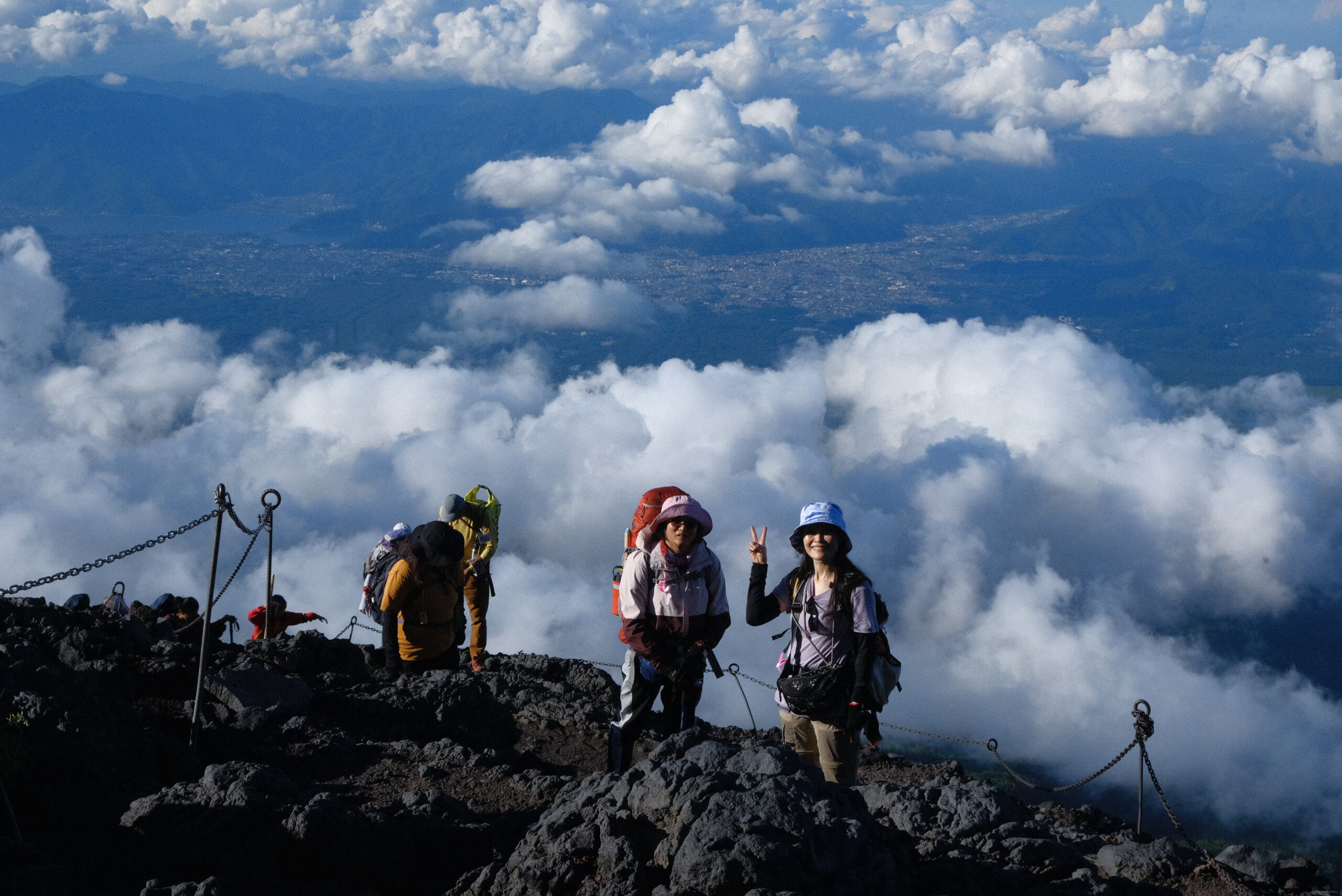 🏔️ ปีนเขากำลังกลับมาฮิต! ใกล้เข้าหน้าหนาวนี้ ใคร ๆ ก็อยากไปพิชิตยอดเขาและชมบรรยากาศสวย ๆ 🌿