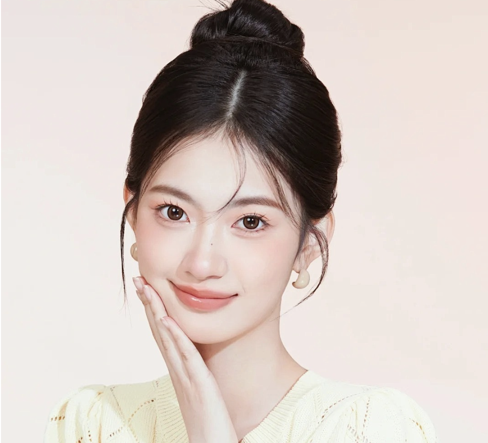 สวยไม่กลัวร้อน! ด้วยเมคอัพจาก Dior