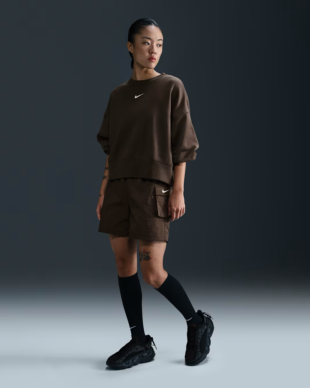 Nike Women's Sportswear Essential Shorts – Baroque Brown: กางเกงขาสั้นสุดมินิมอล ใส่ได้ทุกลุคจากแบรนด์ระดับโลก