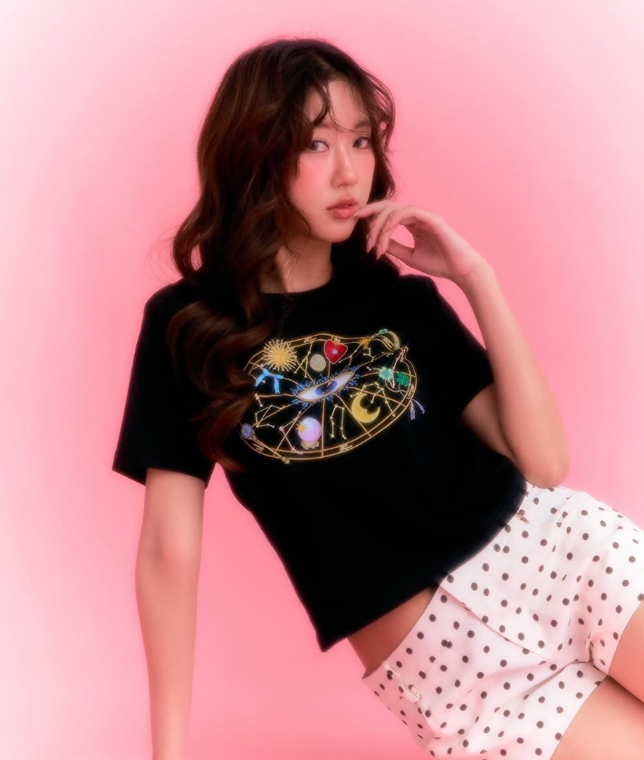 👕 Baby Tee ทำไมถึงยังฮิตไม่มีตกเทรนด์