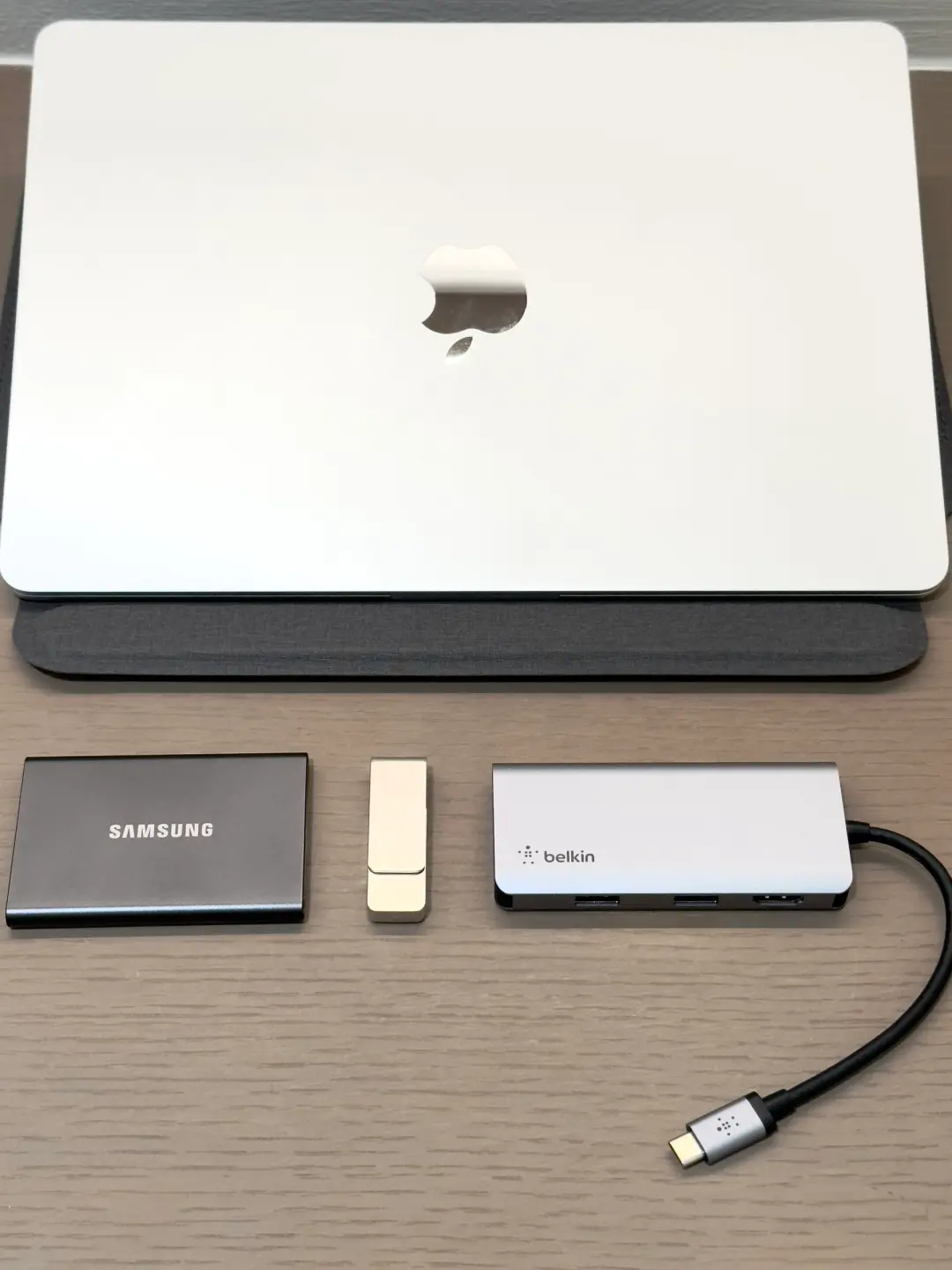 แชร์อุปกรณ์เสริม MacBook ที่ต้องมี! 💻✨
