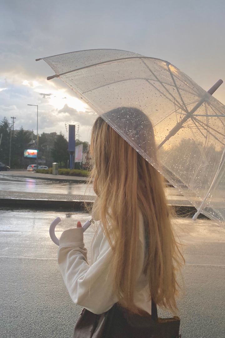 หน้าฝนแบบนี้ อย่าปล่อยให้เส้นผมพังเพราะฝน 🌧️
