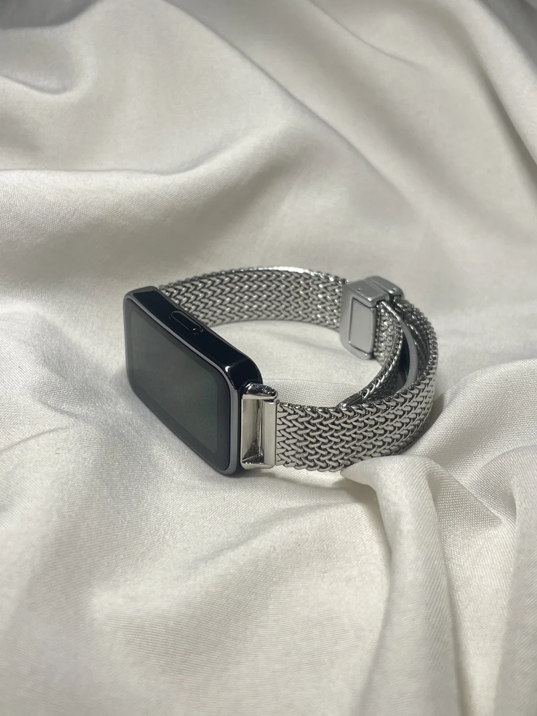 สายโลหะใหม่ทำให้ Huawei Band 9 ดูหรูหราขึ้น! ✨